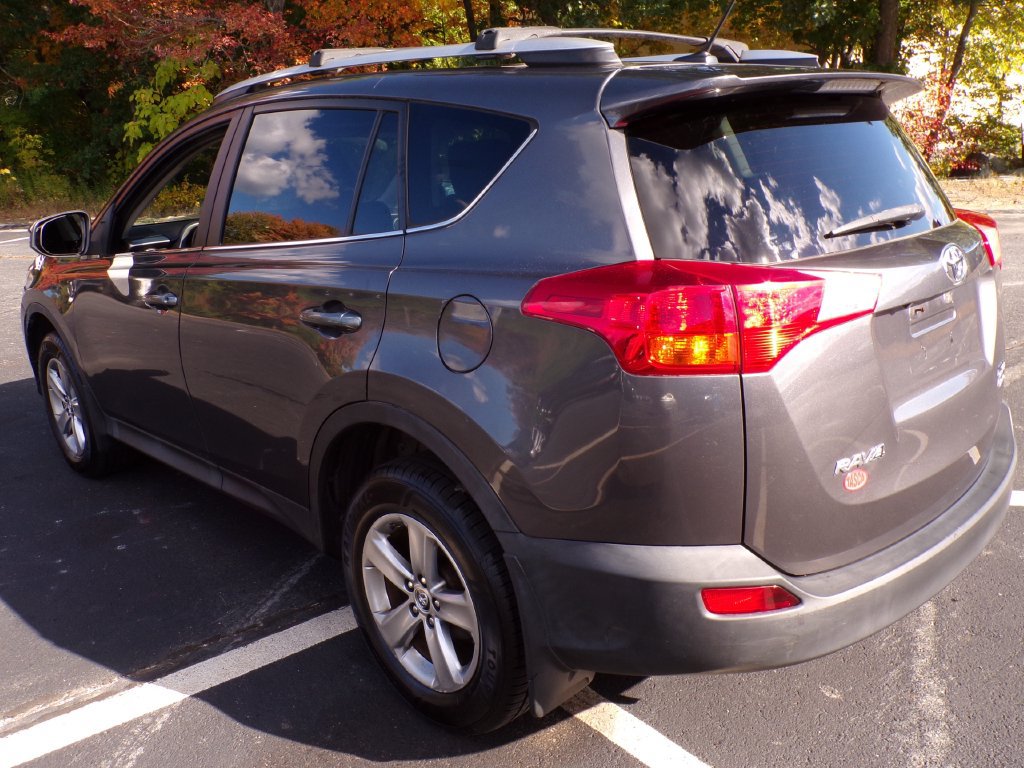 Used 2015 Toyota RAV4 XLE w/ Four Season Floor Mat Package AWD/4WD image 8