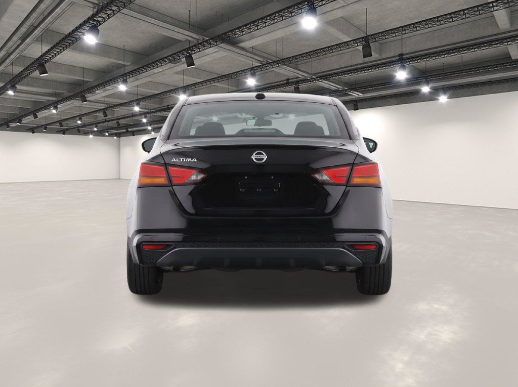 Used 2025 Nissan Altima 2.5 SV FWD image 7