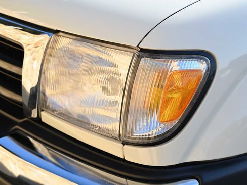 Used 1998 Toyota Tacoma 4x4 Xtracab V6 image 8