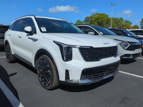 Certified 2024 Kia Sorento EX image 2