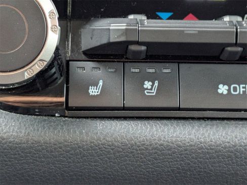 Used 2024 Toyota Tundra Limited image 23