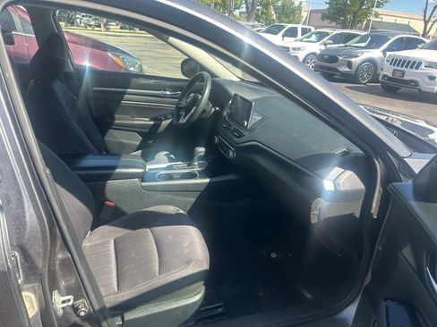 Used 2021 Nissan Altima 2.5 SV FWD image 3