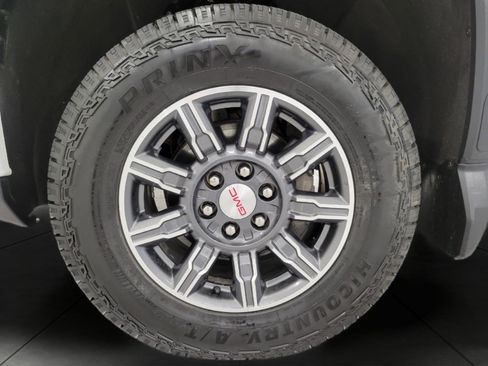 Used 2024 GMC Sierra 1500 AT4 w/ AT4 Preferred Package AWD/4WD image 4