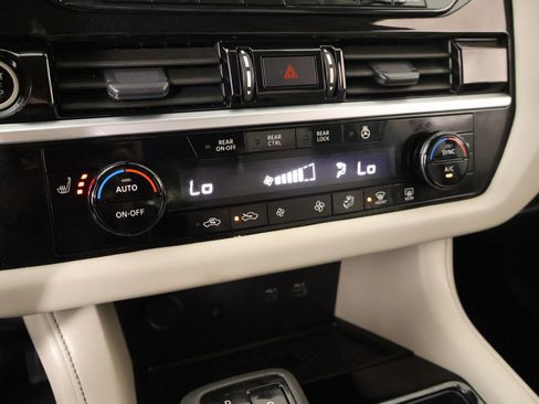Used 2024 Nissan Pathfinder SL w/ SL Premium Package AWD/4WD image 7