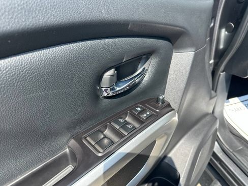 Used 2021 Nissan Titan SV w/ SV Convenience Package AWD/4WD image 21