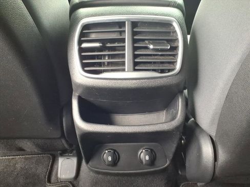 Used 2020 Hyundai Santa Fe SEL w/ Convenience Package image 16