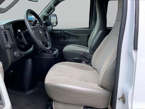 Used 2020 Chevrolet Express 2500 LT w/ LT Preferred Equipment Group RWD image 8