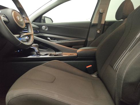 Used 2024 Hyundai Elantra SEL w/ Convenience Package FWD image 17