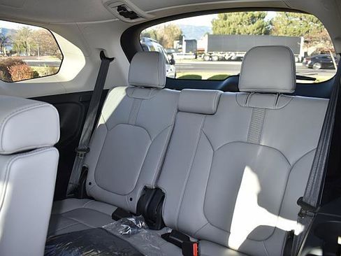 New 2025 Honda Pilot EX-L image 9