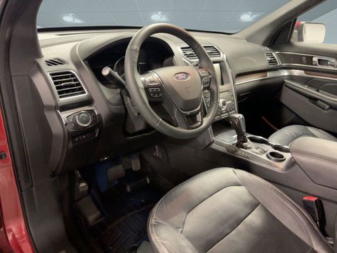 Used 2019 Ford Explorer Limited w/ Class III Trailer Tow Package image 3