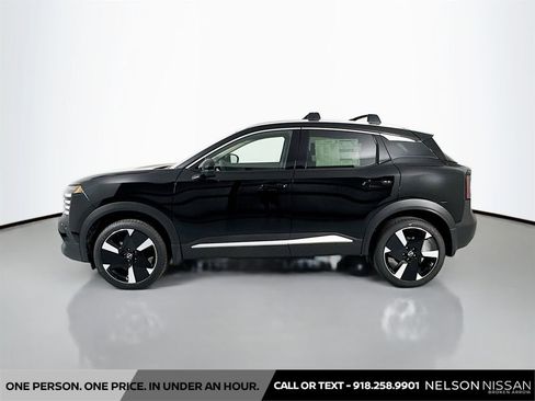 New 2026 Nissan Kicks SR w/ SR Premium Package FWD image 8
