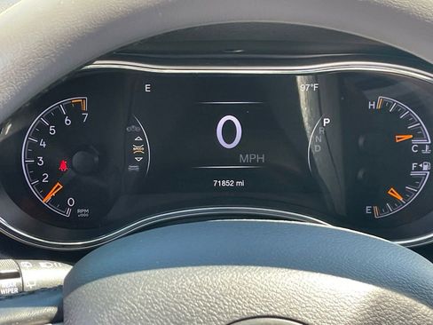 Used 2021 Jeep Grand Cherokee Laredo X image 9