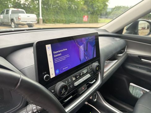 Used 2024 Toyota Grand Highlander FWD image 11