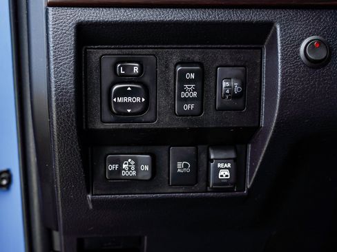 Used 2019 Toyota Tundra Limited w/ Limited Premium Package AWD/4WD image 19