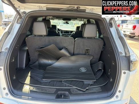Used 2024 Buick Enclave Avenir w/ Avenir Technology Package image 16