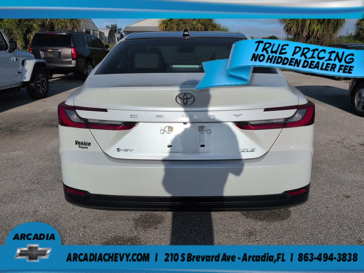 Used 2025 Toyota Camry XLE FWD image 4