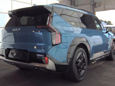 Used 2024 Kia EV9 GT-Line AWD/4WD image 3