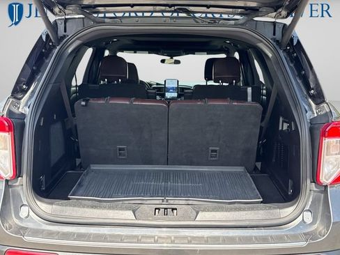 Certified 2020 Ford Explorer Platinum w/ Premium Technology Package AWD/4WD image 41