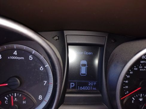 Used 2014 Hyundai Santa Fe GLS image 5