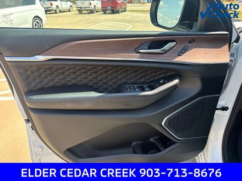 Used 2025 Jeep Grand Cherokee Summit w/ Obsidian Package AWD/4WD image 12