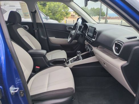 Used 2025 Hyundai Venue SEL FWD image 29