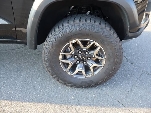 Used 2026 Chevrolet Colorado ZR2 w/ Technology Package AWD/4WD image 37