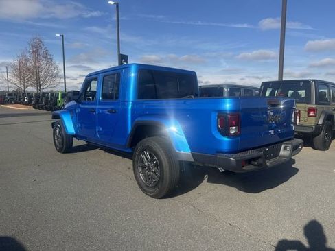 New 2025 Jeep Gladiator Sport AWD/4WD image 11