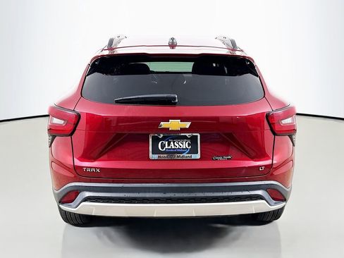 Used 2025 Chevrolet Trax LT w/ LT Convenience Package FWD image 6