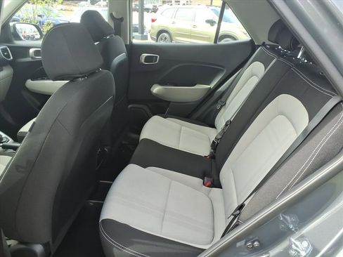Used 2025 Hyundai Venue SEL FWD image 26