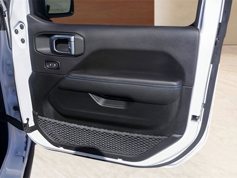 Used 2023 Jeep Wrangler Unlimited Rubicon 4xe image 26