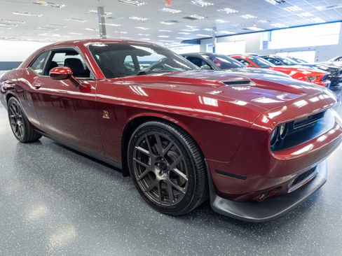 Used 2017 Dodge Challenger R/T Scat Pack w/ Driver Convenience Group RWD image 4