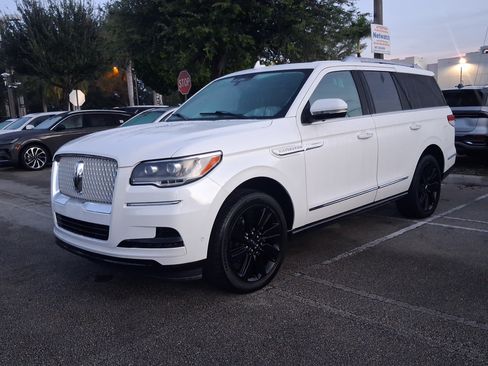 Used 2023 Lincoln Navigator Reserve w/ Monochromatic Package AWD/4WD image 2