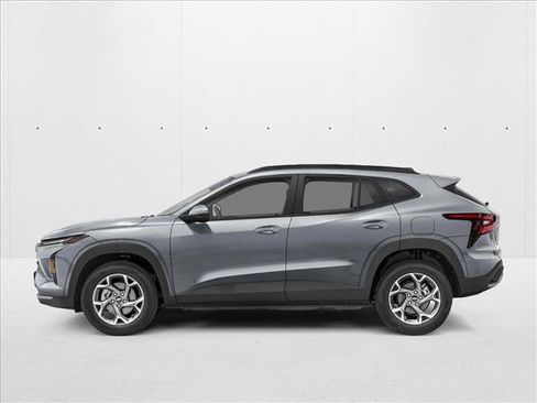 New 2026 Chevrolet Trax LT w/ Driver Confidence Package FWD image 3