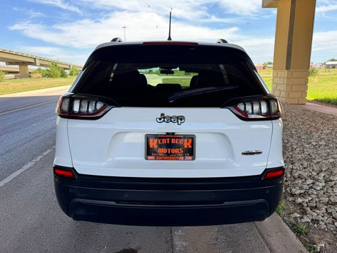 Used 2019 Jeep Cherokee Latitude Plus FWD image 4