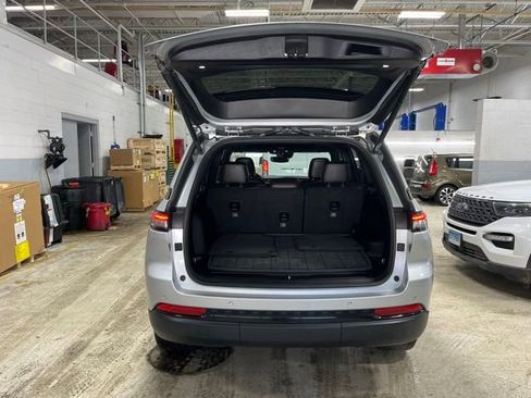 Used 2023 Jeep Grand Cherokee Altitude image 32