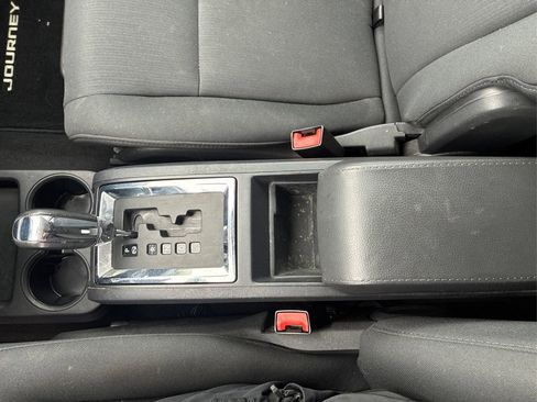 Used 2010 Dodge Journey SXT w/ Flexible Seating Group image 11