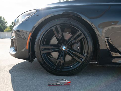 Used 2016 BMW 750i w/ M Sport Package image 9