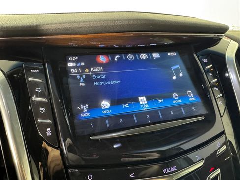 Used 2018 Cadillac Escalade Premium Luxury image 21