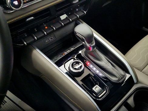 Used 2025 Chevrolet Colorado ZR2 w/ Technology Package image 17