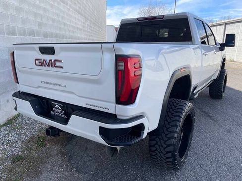 Used 2024 GMC Sierra 3500 Denali w/ Technology Package AWD/4WD image 9
