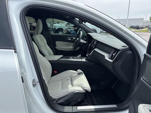 Used 2025 Volvo V60 B5 Cross Country Ultra w/ Climate Package AWD/4WD image 42