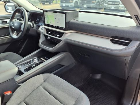Used 2025 Ford Explorer Active RWD image 30