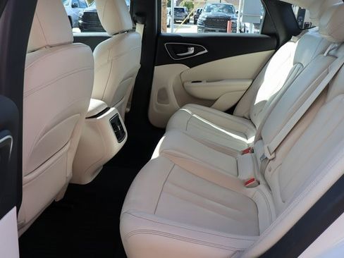 Used 2017 Chrysler 200 Limited Platinum w/ Comfort & Convenience Group image 37