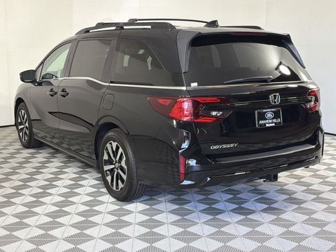 Used 2025 Honda Odyssey EX-L image 3