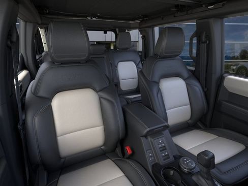 New 2026 Ford Bronco Outer Banks w/ Sasquatch Package AWD/4WD image 10