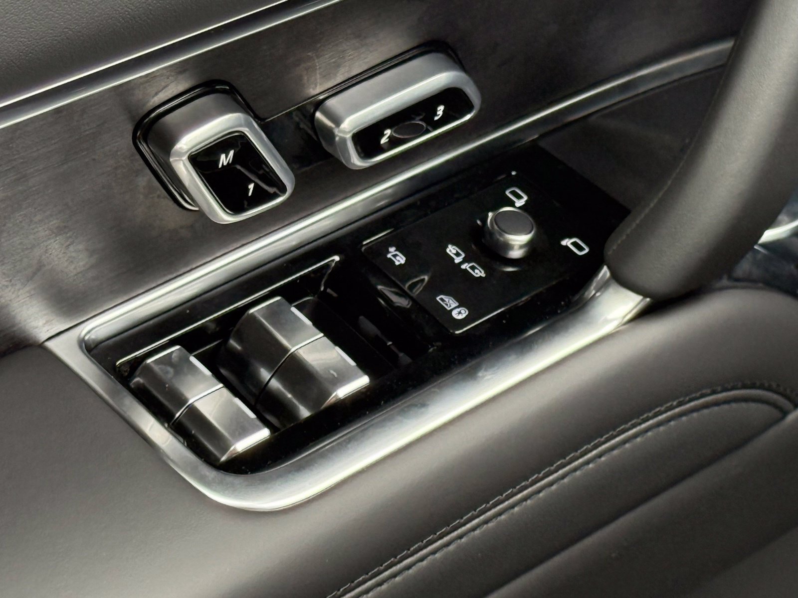 New 2026 Land Rover Range Rover SE AWD/4WD image 36