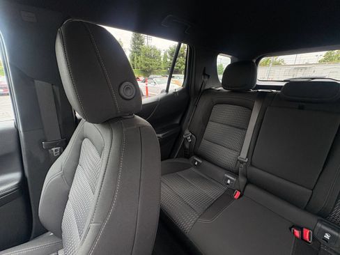 Used 2025 Chevrolet Equinox LT FWD image 39