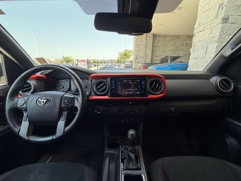 Used 2019 Toyota Tacoma TRD Sport AWD/4WD image 26