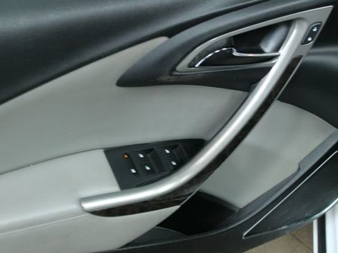 Used 2017 Buick Verano FWD image 13