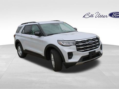 New 2026 Ford Explorer Active RWD image 2